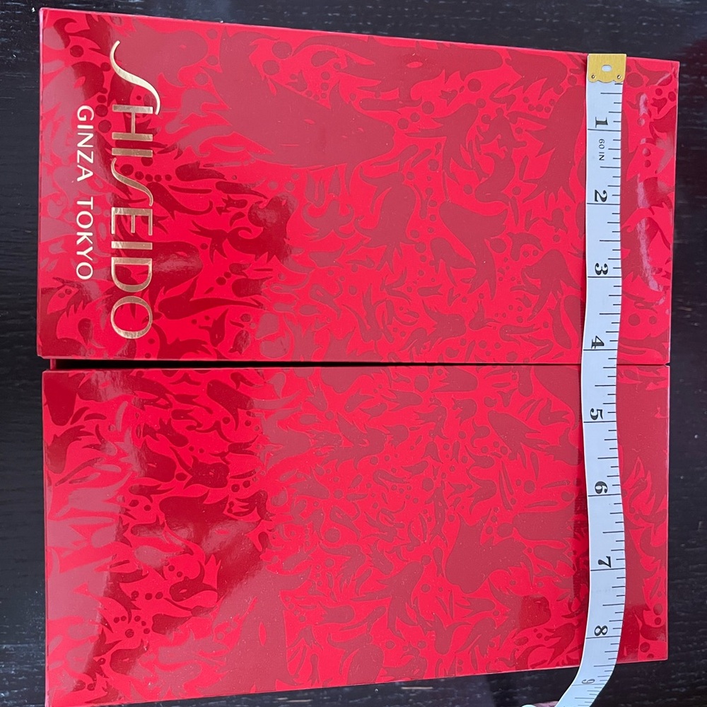 Shiseido Luxurious Gift Box